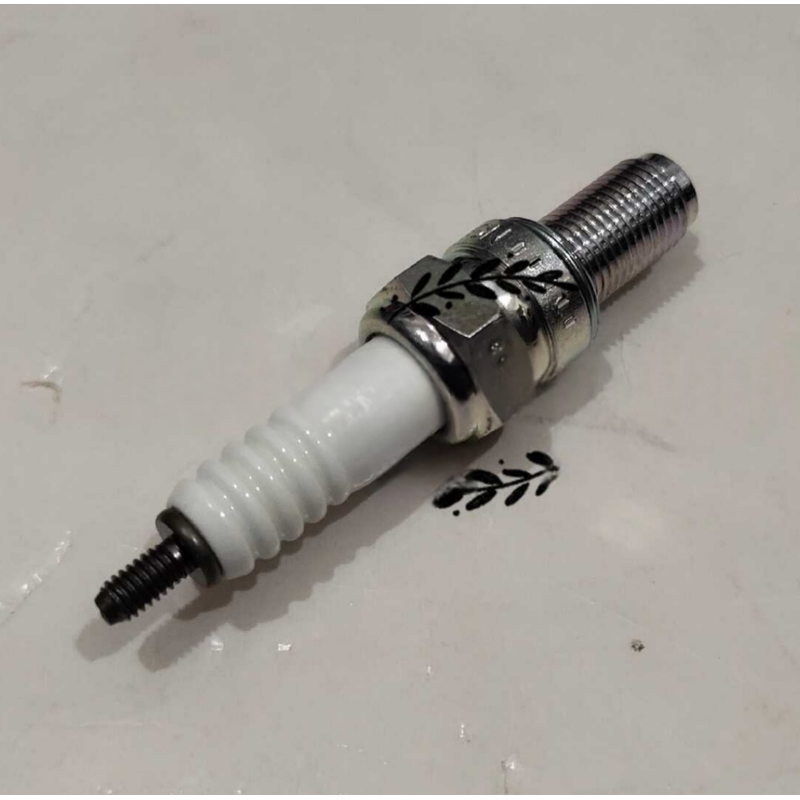 Motorcycle Spark Plug - Bougie d'allumage pour moto Benelli Leoncino500